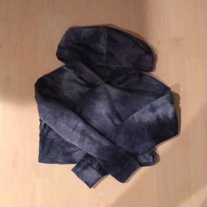 blue cropped tie-dye sweatshirt